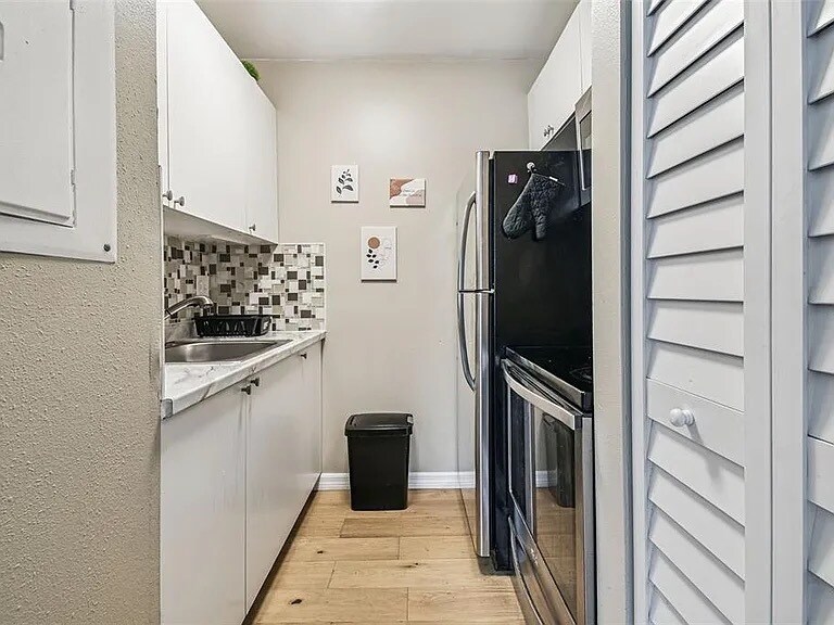Building Photo - 4134 Dolphin Dr