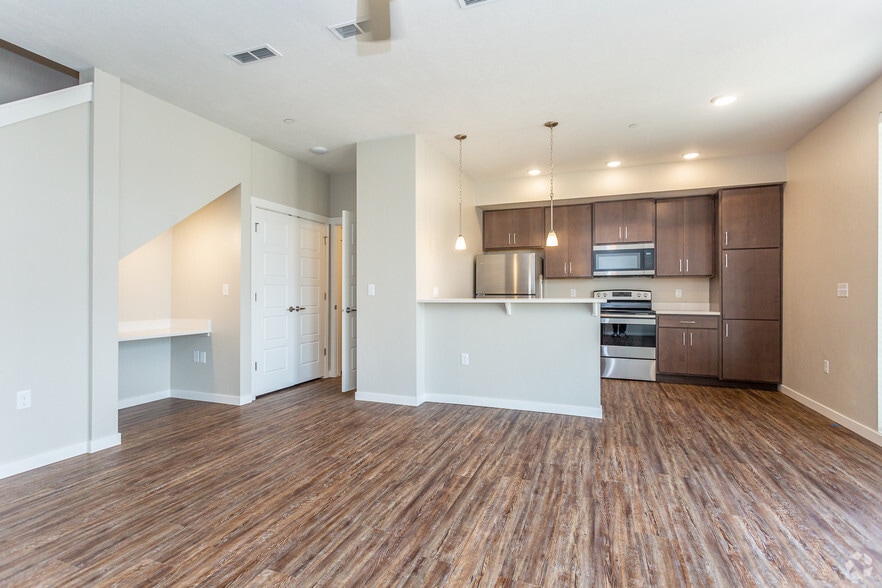 Great Room - The Enclave Townhomes