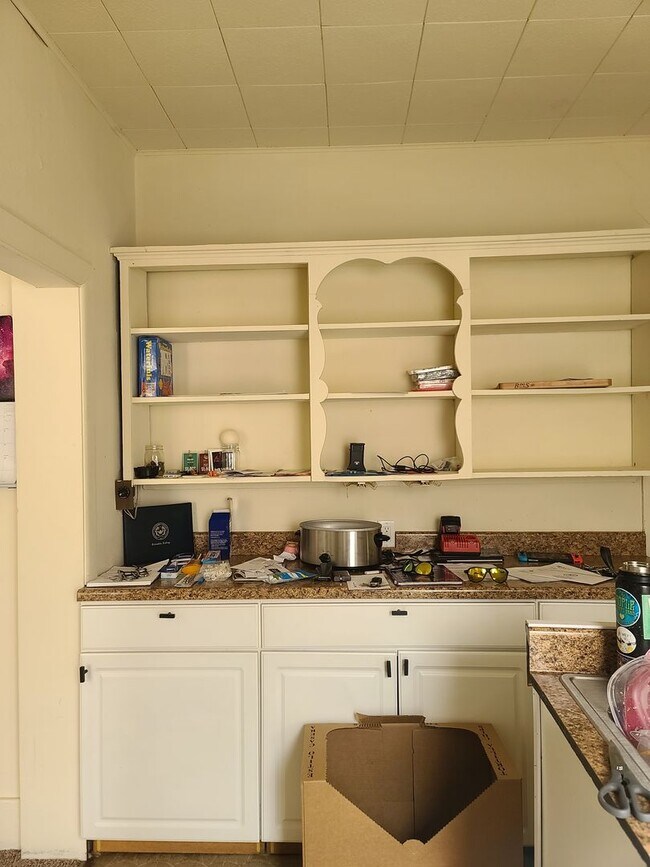 Building Photo - 810 N Coler Ave