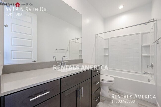 Building Photo - Gorgeous Open-Concept 4-Bedroom Home in a ...