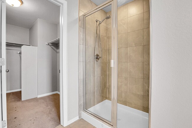 Building Photo - $2,750.00, 3 bed, 2.5 bath located in Denver