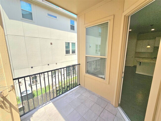 Building Photo - 9610 Knights Station Dr