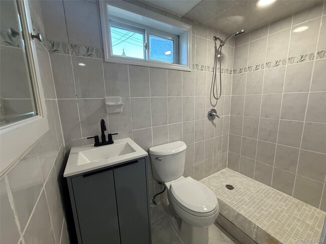 Building Photo - 123 Denton Ave