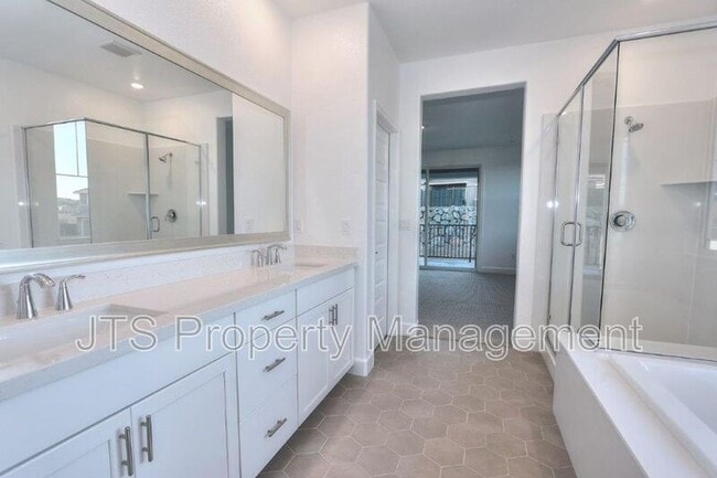 Building Photo - 3349 Hedgerow Ct