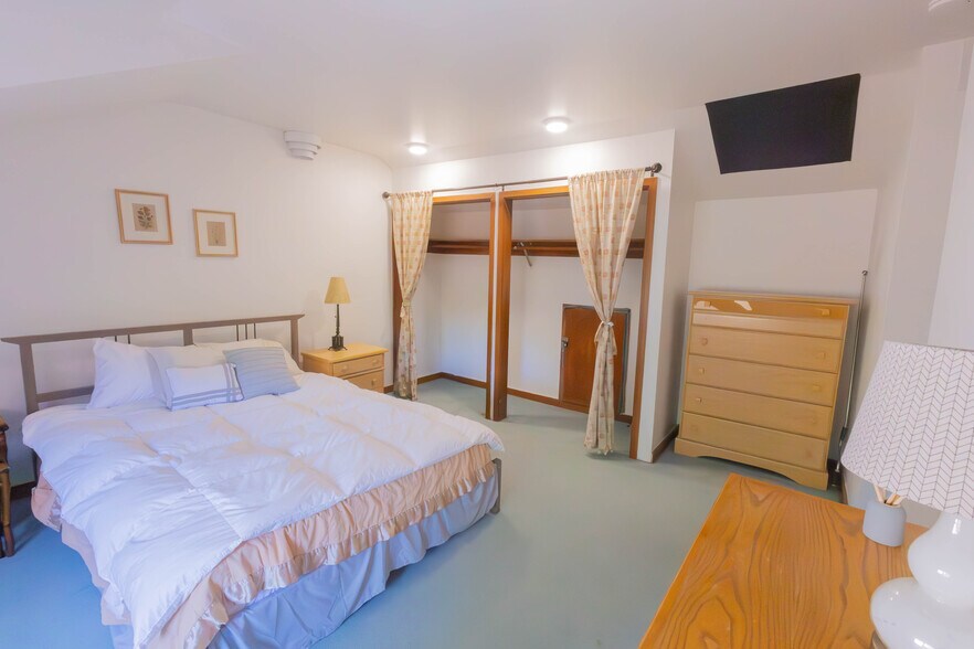 Building Photo - 207 3rd St