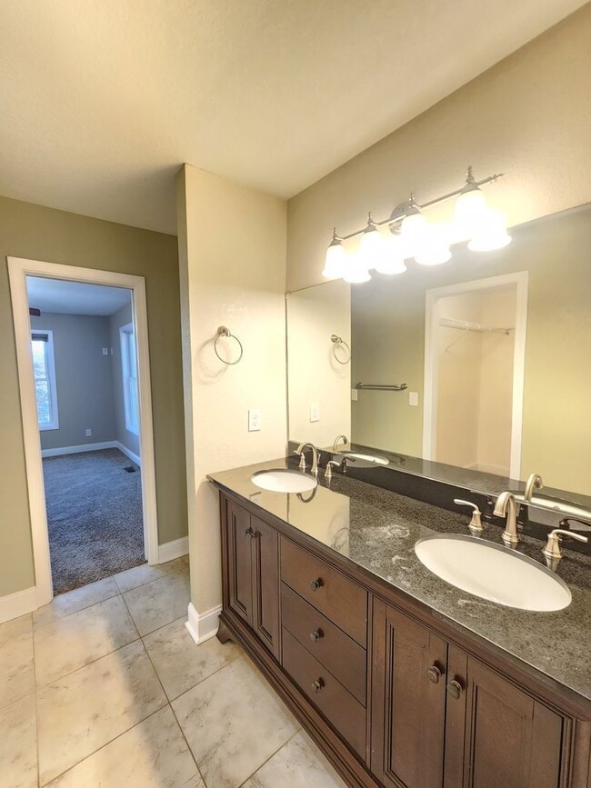 Building Photo - Well Maintained Swannanoa Rental! 2 BEDROOM/2 BATHROOM + BONUS ROOM