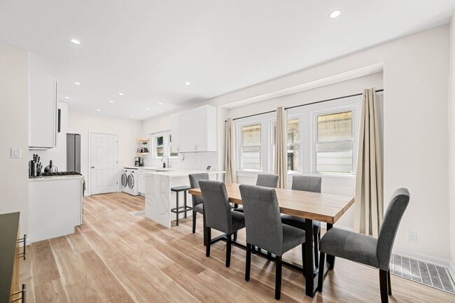 Building Photo - 1215 N Warman Ave