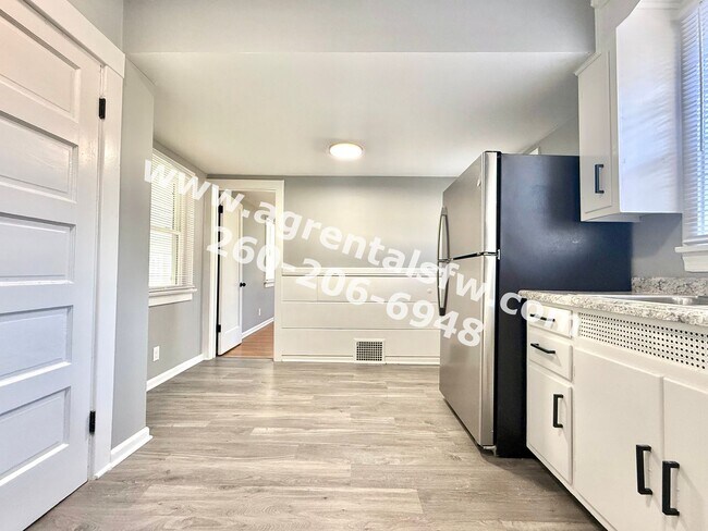 Building Photo - 2 Bedroom House