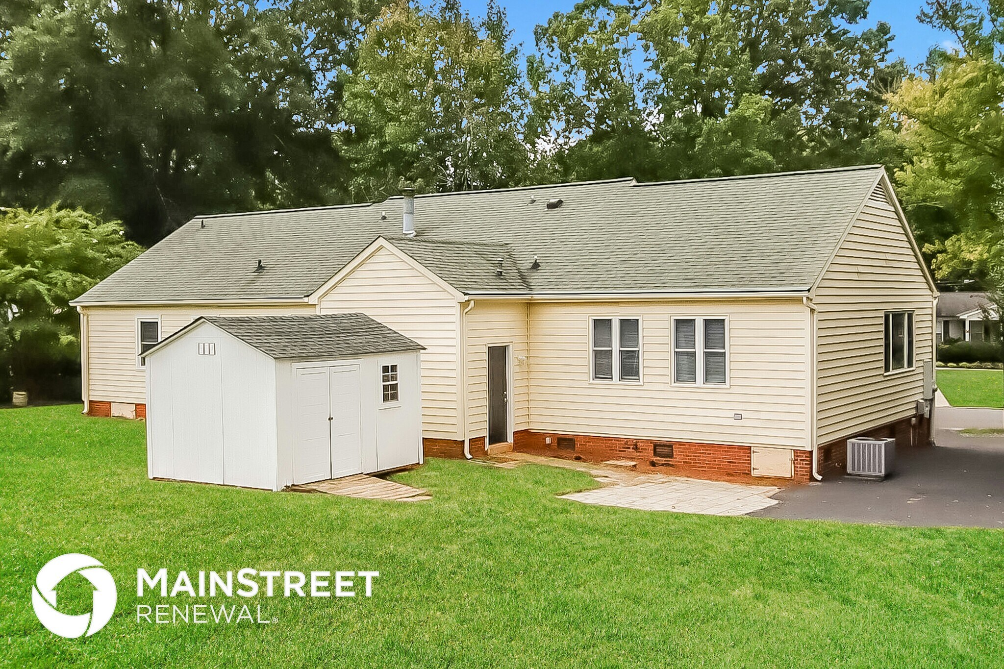 Building Photo - 2116 Helen Dr