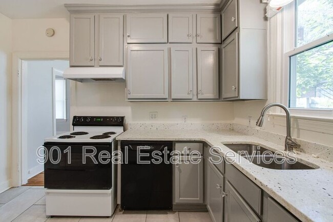 Building Photo - 1034 Meda St