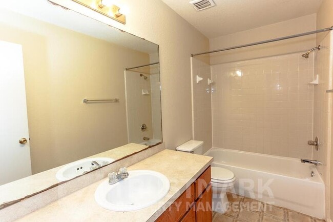 Building Photo - 2710 Vernice Loop