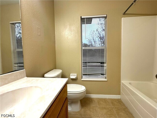 Building Photo - 117 Shadow Lakes Dr