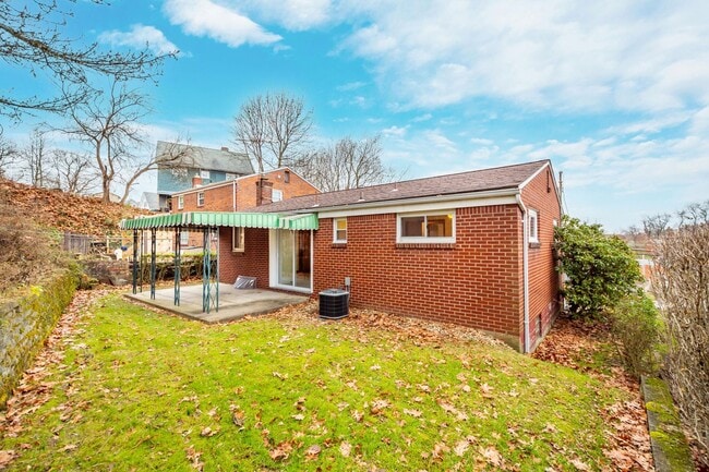 Building Photo - AVAILABLE JUNE 1ST! Don't miss this UPDATED and stunning 3-bedroom the heart of the South Hills!