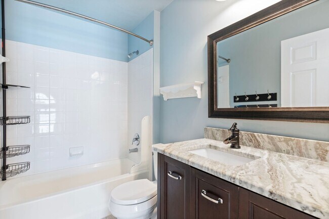 Building Photo - Spacious Home in Port Potomac