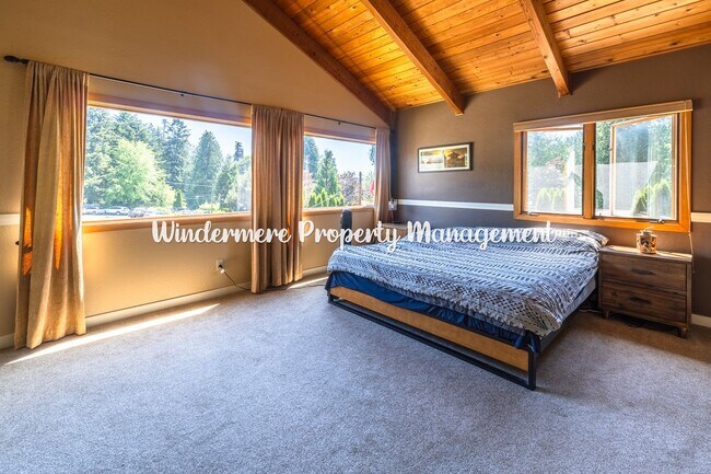 Building Photo - Peaceful and bright 3 bed in Kingston, walk to ferry, with Dry Sauna!