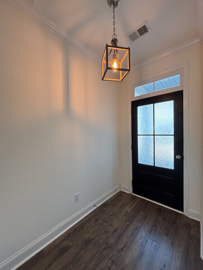 Building Photo - 608 Ravensridge Ln