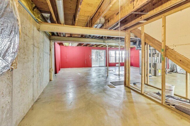 Building Photo - Cool on Cool Spring! Large SF 4 Bed + 2.5 BA