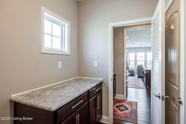Building Photo - 107 Irondale Ct