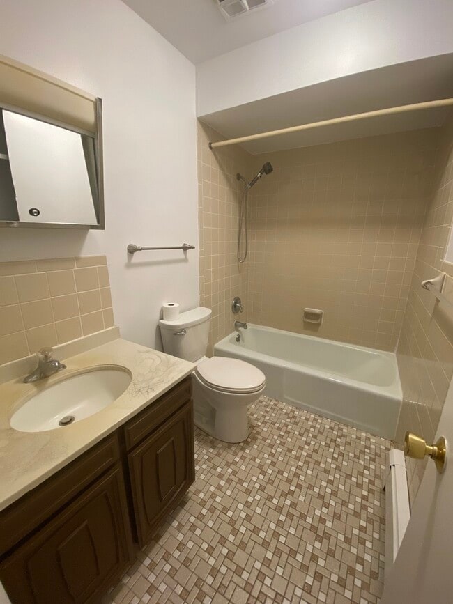 Building Photo - 116 S Cooper Rd