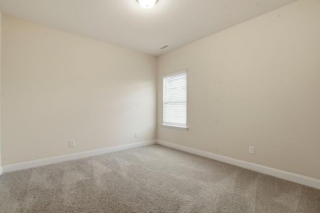 Building Photo - 52 Woodwater Cir