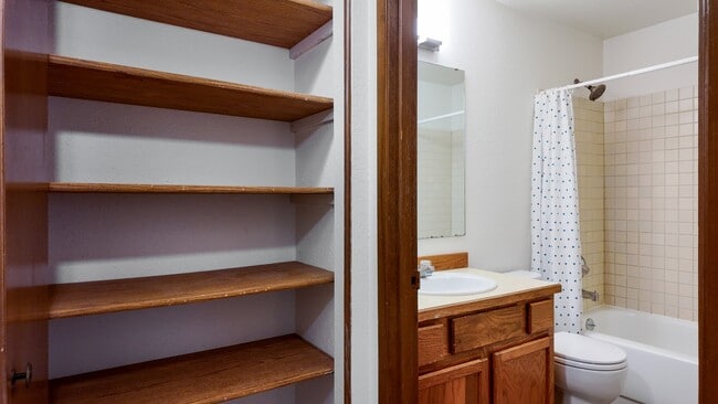 Building Photo - Bright 3-Bed Bothell Home with Attached Garage, Cozy Fireplace, and Private Garden Oasis