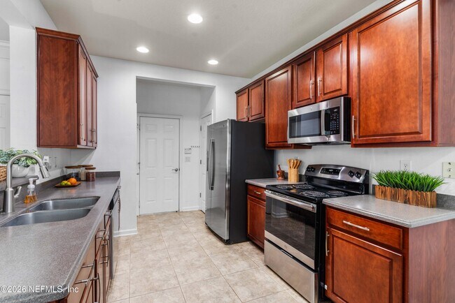 Building Photo - 3897 Lionheart Dr