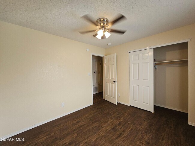 Building Photo - 10909 Northview Dr