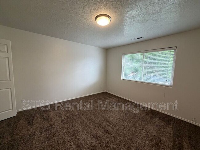 Building Photo - 425 E 1050 S