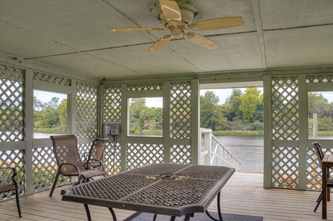 Building Photo - 106 Riverbend Dr