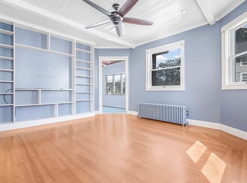 Building Photo - 475 Tecumseh St