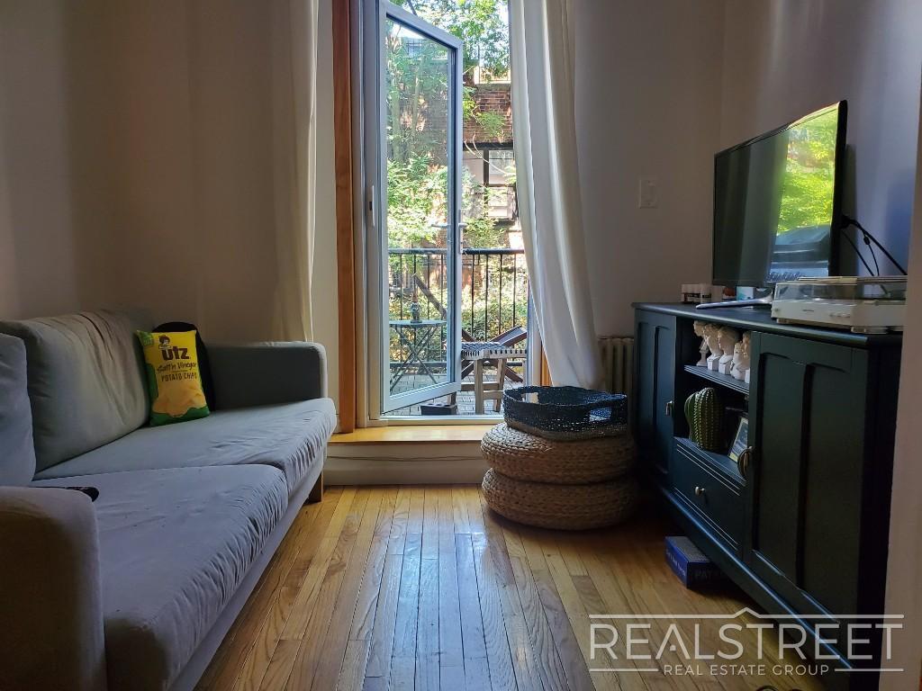 Building Photo - Stunning 2BR apartment with Private Terran...