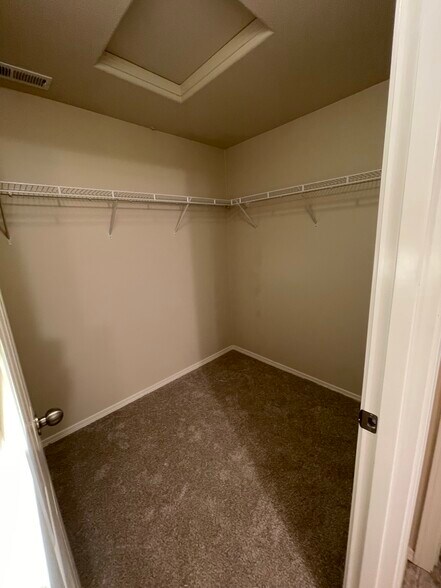 Building Photo - 1751 SE Water Lily St