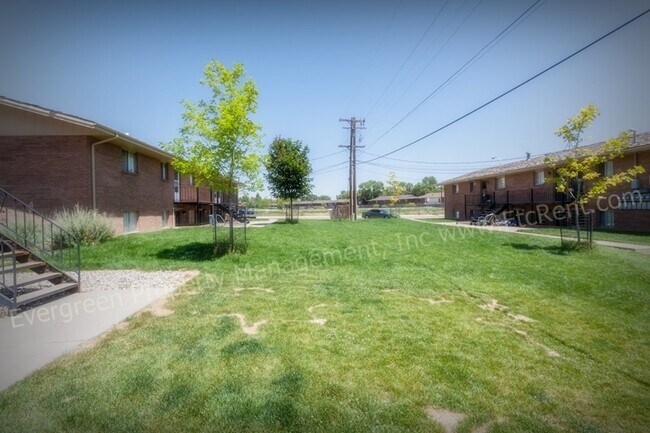 Building Photo - 3006 Sunset Dr