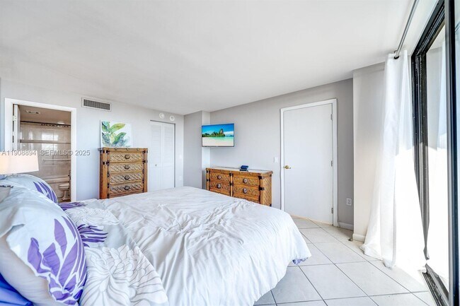 Building Photo - 5600 N Flagler Dr