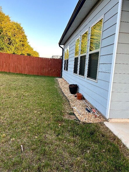 Building Photo - 4829 Dufour Dr