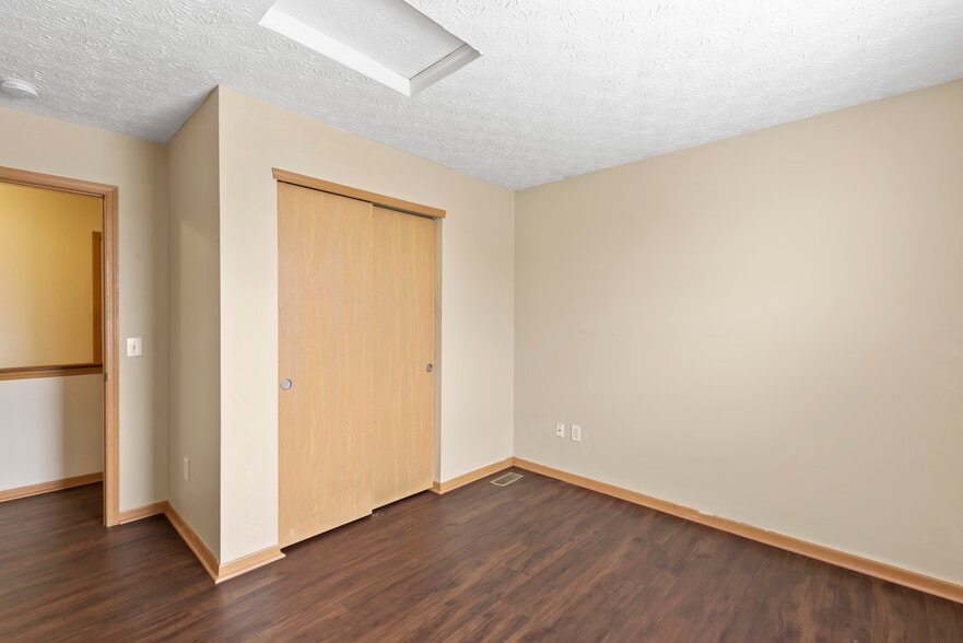 Building Photo - 6306 Pompano St