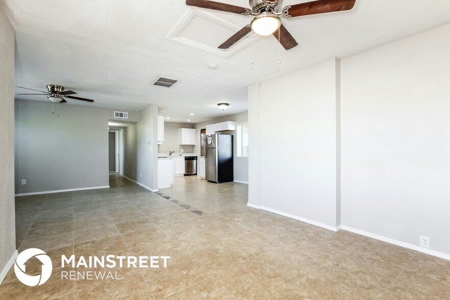 Building Photo - 2202 E Marmora St