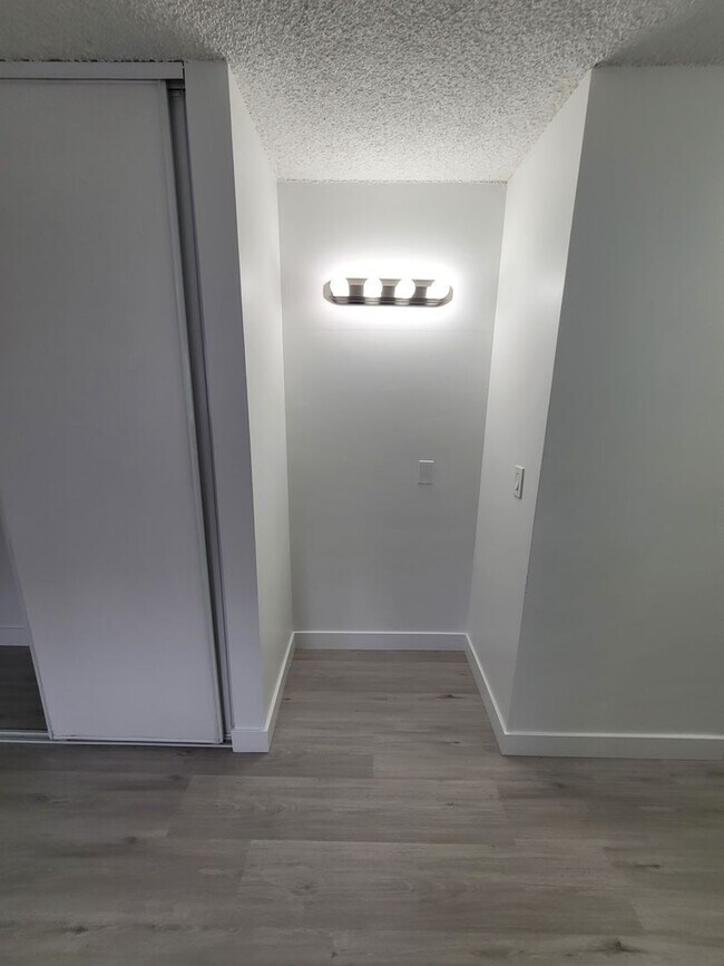 Building Photo - 1026 Arlington Ave