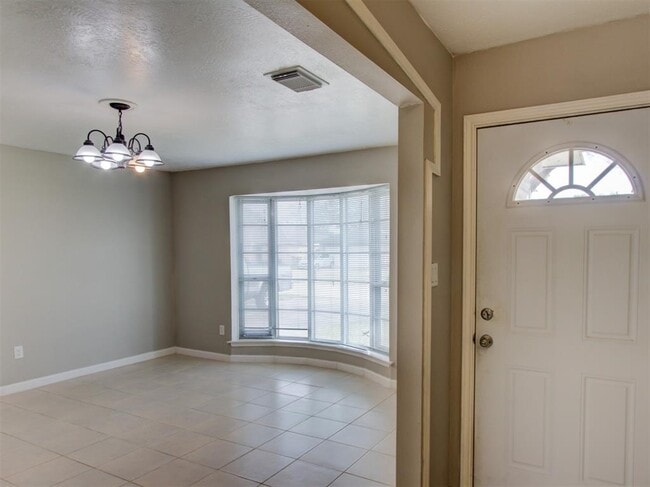 Building Photo - 10815 Montverde Ln