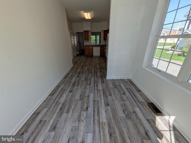 Building Photo - 310 Del Rhodes Ave