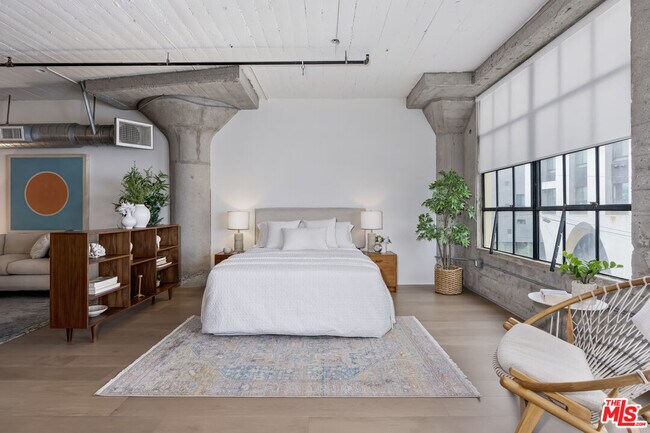 Building Photo - 200 N San Fernando Rd