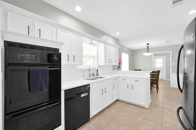 Building Photo - 223 Birchwood Dr