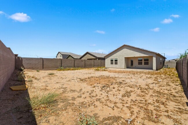 Building Photo - Modern Litchfield Park Home | 4 Bed, RV Gate + Open Kitchen