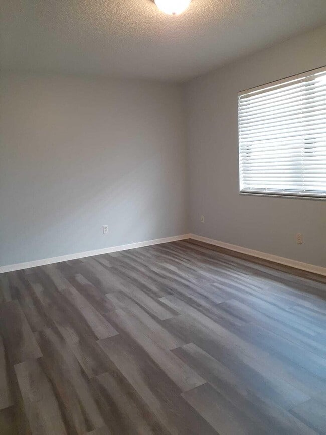 Building Photo - 4648 Summit Blvd