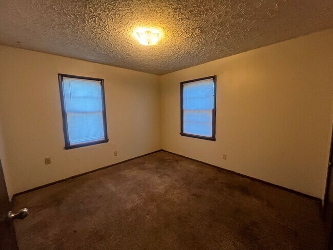 Building Photo - 5216 Foster Dr