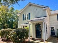 Building Photo - End Unit in Great Location!