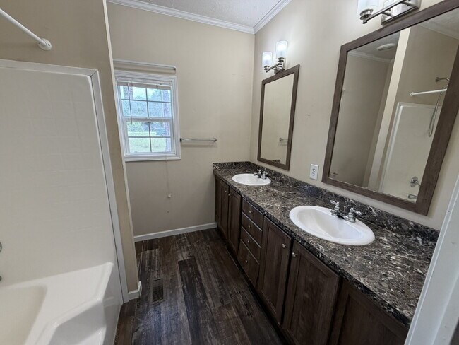 Building Photo - Mobile Home for Rent