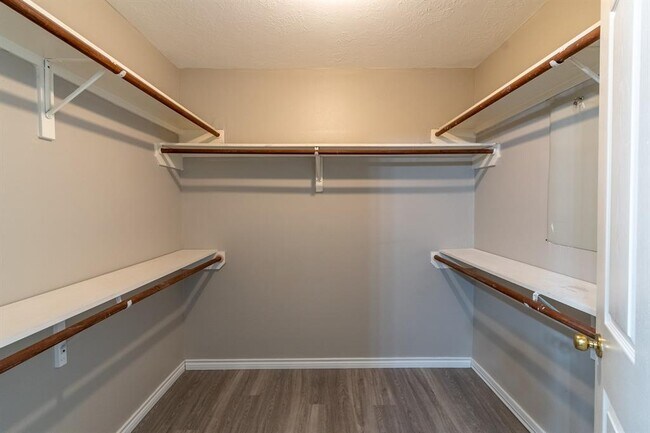 Building Photo - 143 S Queenscliff Cir