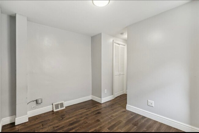 Building Photo - 81 S 16th St