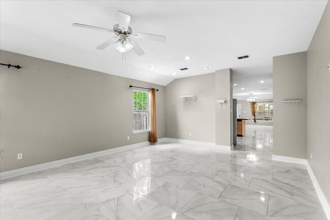 Building Photo - 11027 Oakcrest Dr